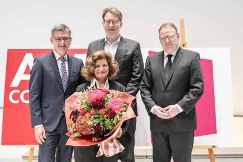 v.l.n.r.: Oliver Frese (Koelnmesse), Andrée Sfeir-Semler, Kristian Jarmuschek (BVDG), Torsten Burmester (Oberbürgermeister von Köln)